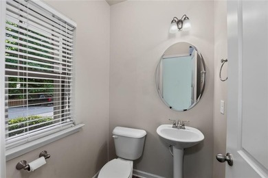 Welcome home to this move-in ready 3 bedroom, 2.5 bath townhouse - photo 21