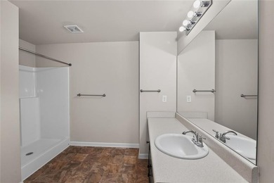 Welcome home to this move-in ready 3 bedroom, 2.5 bath townhouse - photo 23