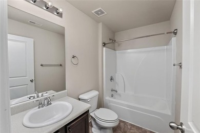 Welcome home to this move-in ready 3 bedroom, 2.5 bath townhouse - photo 25