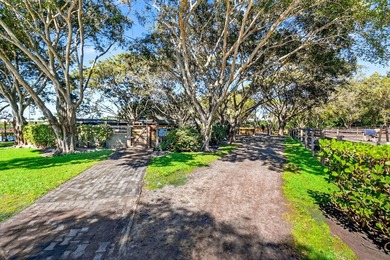 Idyllic and refined, this premier equestrian farm blends luxury - photo 26