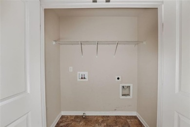 Welcome home to this move-in ready 3 bedroom, 2.5 bath townhouse - photo 28
