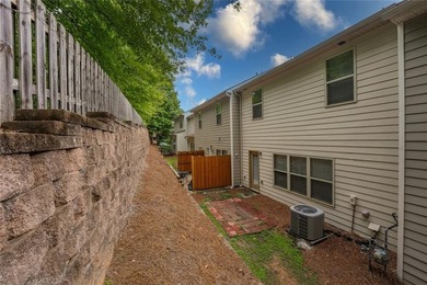Welcome home to this move-in ready 3 bedroom, 2.5 bath townhouse - photo 30