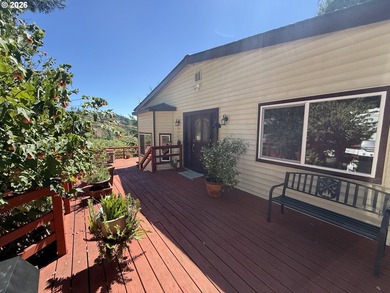 Mountain Views, Privacy & Room for Everything! Nestled on 0.9 - photo 4