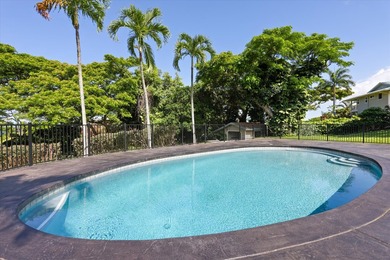 This is a large, 6 bedroom 5 bath home in an exclusive gated - photo 3