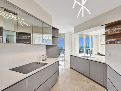 Beautifully Renovated wrap-around condo features 3BR, 2.5BA with - photo 4