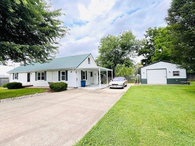 Nice, 3 Bedroom / 2 Bath House & 20ft x 25ft Detached Garage on - photo 1