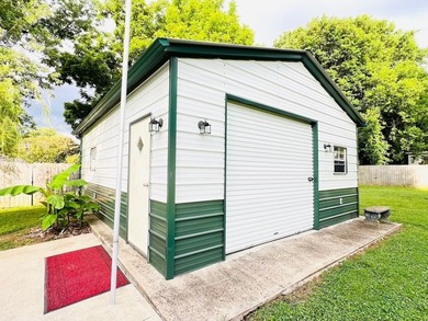 Nice, 3 Bedroom / 2 Bath House & 20ft x 25ft Detached Garage on - photo 6