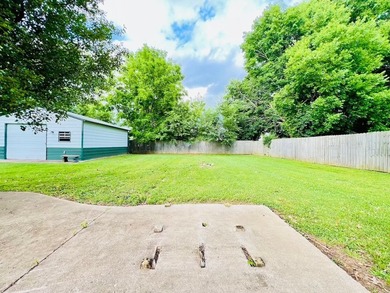 Nice, 3 Bedroom / 2 Bath House & 20ft x 25ft Detached Garage on - photo 8