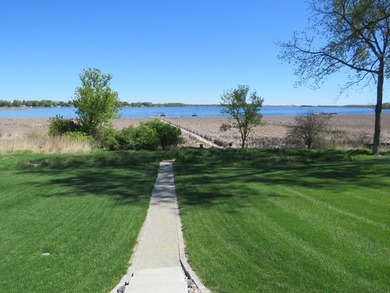 Beautiful, immaculate, and ready to move in Ranch on Fox Lake - photo 32