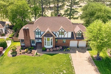 English Tudor 4 beds 3 full baths over looking 3rd Golf hole - photo 6