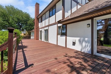 English Tudor 4 beds 3 full baths over looking 3rd Golf hole - photo 8