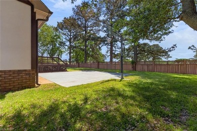 English Tudor 4 beds 3 full baths over looking 3rd Golf hole - photo 9