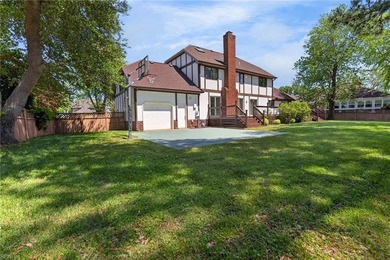 English Tudor 4 beds 3 full baths over looking 3rd Golf hole - photo 10