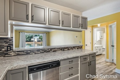 Welcome to Silverleaf! This condo community offers the best of - photo 6