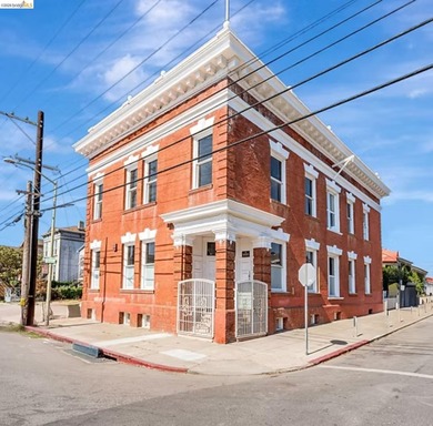 This two-story commercial property, built in 1906, offers 5,600 - photo 4