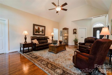 Gorgeous 3BR 2.5BA brick home on a corner lot in The Pointe - photo 12