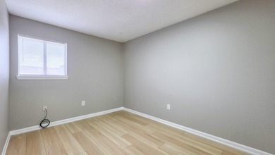 Freshly updated townhome, WITH A BRAND NEW ROOF in 2026. This - photo 12