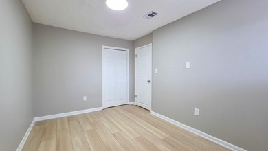 Freshly updated townhome, WITH A BRAND NEW ROOF in 2026. This - photo 13