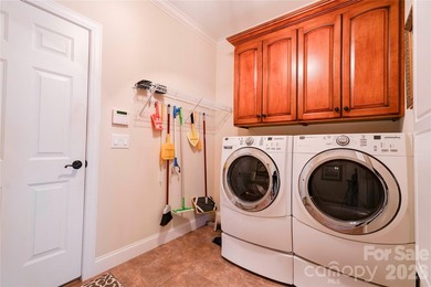 Gorgeous 3BR 2.5BA brick home on a corner lot in The Pointe - photo 22