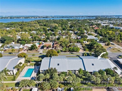 Welcome home to this charming 2 bed, 2 bath ground-floor condo - photo 25