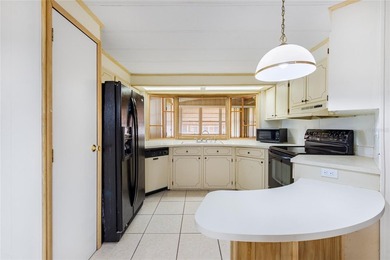 Spacious 2BR/2BA manufactured home in the desired community of - photo 9