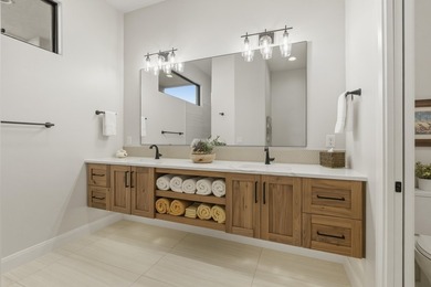 Single level with red rock & mountain views. Nestled in Sand - photo 30