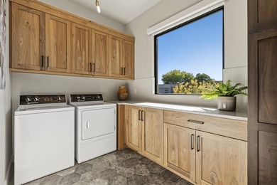 Single level with red rock & mountain views. Nestled in Sand - photo 33