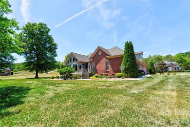 Gorgeous 3BR 2.5BA brick home on a corner lot in The Pointe - photo 45