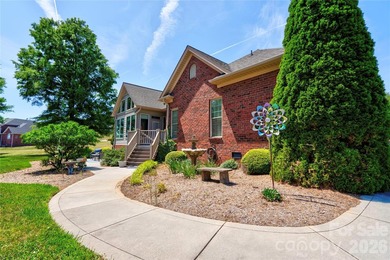 Gorgeous 3BR 2.5BA brick home on a corner lot in The Pointe - photo 47
