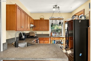 100 steps from downtown White Salmon, this historic 1910 home - - photo 9