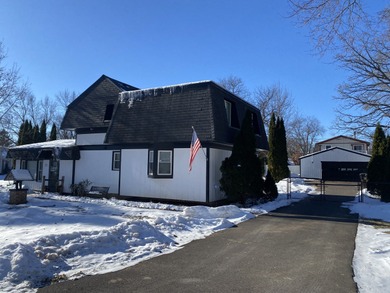 Crystal Lake Home Active Under Contract in Crystal Lake Illinois