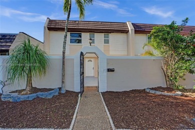 Lake Townhome/Townhouse For Sale in Miami Lakes, Florida