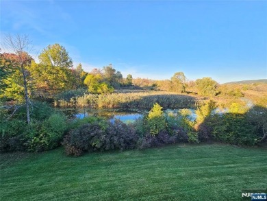 Lake Condo For Sale in Vernon, New Jersey