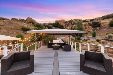 Spectacular Hillside Retreat in Roy Rogers Estates with - photo 3
