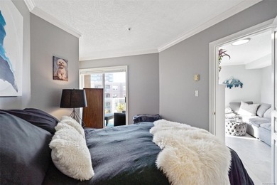 Southwest-facing suite in Polo Pacific, a boutique residence one - photo 11