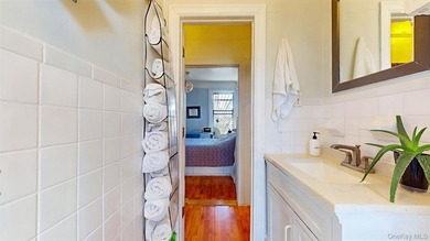 Perched on the top floor of a charming and meticulously - photo 21