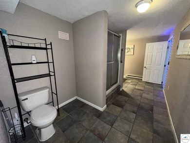 4-bed, 2-bath home in Warsaw featuring an open floor plan - photo 22