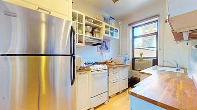 Perched on the top floor of a charming and meticulously - photo 24