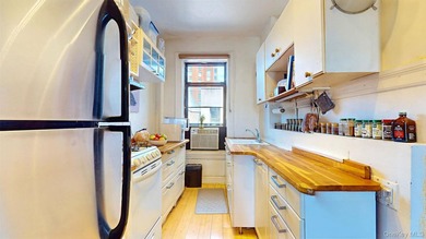Perched on the top floor of a charming and meticulously - photo 25