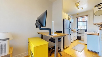 Perched on the top floor of a charming and meticulously - photo 28