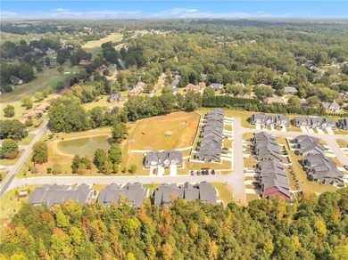 Just over 20 minutes to Downtown Greenville!! This townhome sits