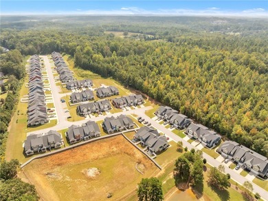 Just over 20 minutes to Downtown Greenville!! This townhome sits