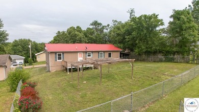 4-bed, 2-bath home in Warsaw featuring an open floor plan - photo 32