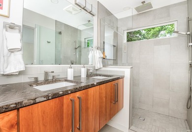This stunning 3 BR 2.5 Bathroom Hollywood Regency Style home - photo 34