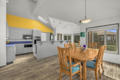 Oceanfront Contemporary in Salishan with Panoramic Views to die - photo 13