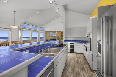 Oceanfront Contemporary in Salishan with Panoramic Views to die - photo 16