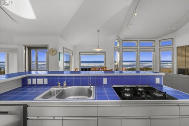 Oceanfront Contemporary in Salishan with Panoramic Views to die - photo 18