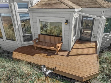Oceanfront Contemporary in Salishan with Panoramic Views to die - photo 22