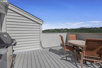 Oceanfront Contemporary in Salishan with Panoramic Views to die - photo 26