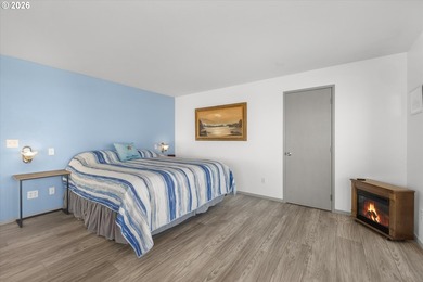 Oceanfront Contemporary in Salishan with Panoramic Views to die - photo 31